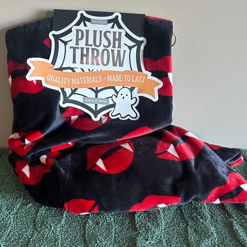 Envogue Plush Throw Blanket Halloween Dracula Lips 👄 Black & Red NEW!